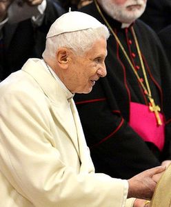 Benedykt XVI dwa lata po rezygnacji: dobrowolna izolacja i cicha obecność