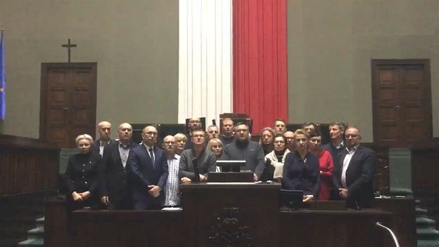 Krytyczne opinie na temat posiedzenia Sejmu z 16 grudnia. Nie opublikowano ich w internecie