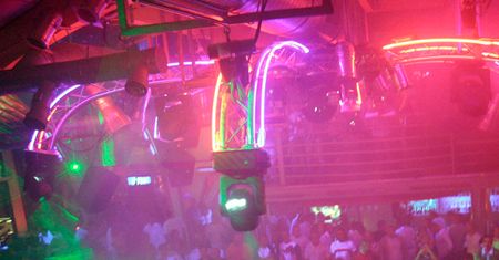 Wejście do klubu nocnego w Sopocie - od 21. roku życia