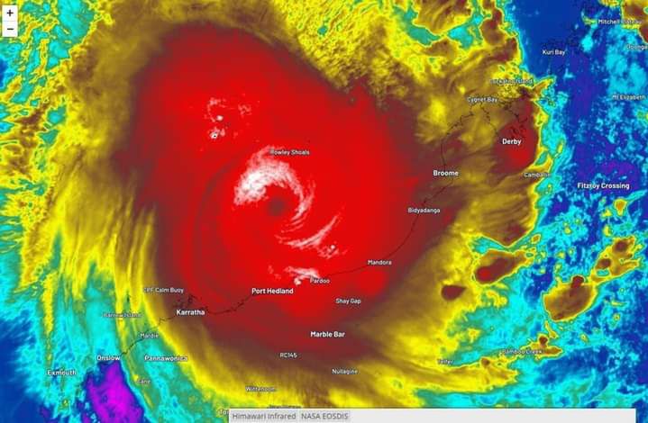 Cyklon Ilsa uderza w zachodnią Australię z siłą piątej kategorii – tysiące ludzi ewakuowanych i ogromne szkody w mieście Port Hedland.