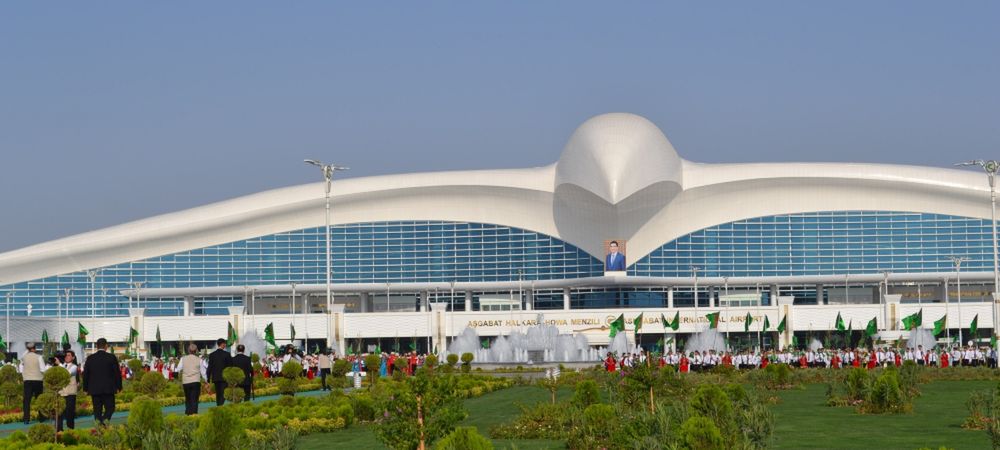 Aszchabad. W Turkmenistanie powstało jedno z najpiękniejszych lotnisk świata