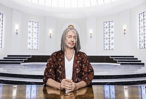 Postać kapryśnego Boga w filmie "Cudotwórcy" zagrał Steve Buscemi
