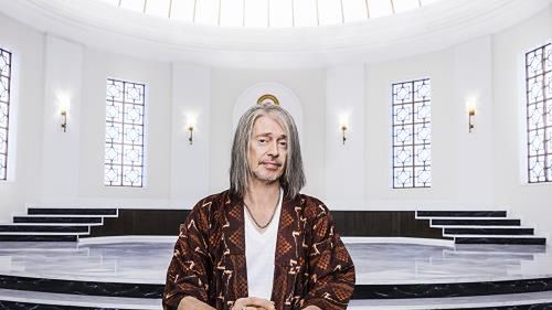 Postać kapryśnego Boga w filmie "Cudotwórcy" zagrał Steve Buscemi