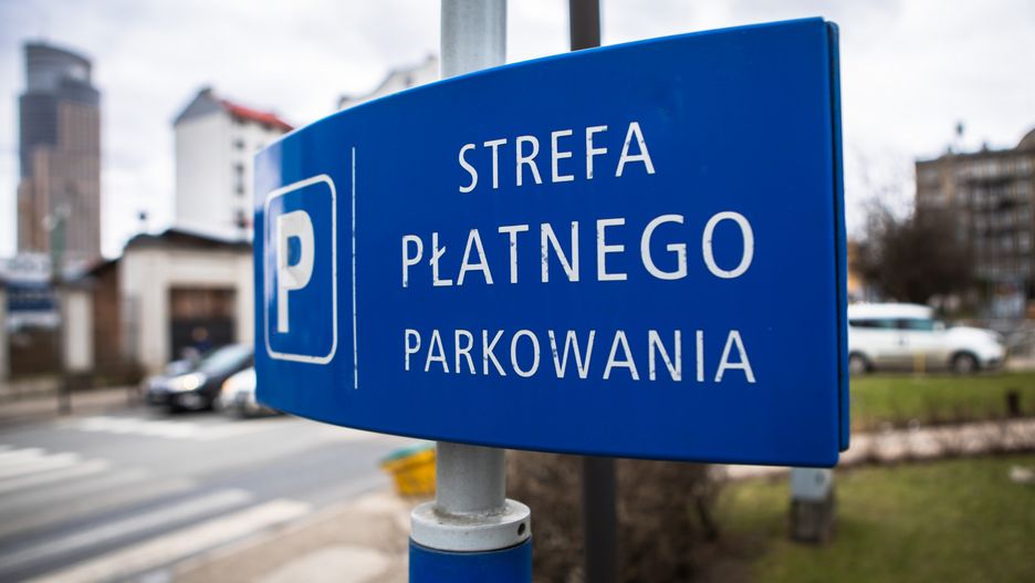 Warszawa. Mieszkańcy Woli i Pragi-Północ chcą większych stref płatnego parkowania