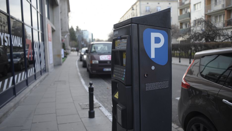 Warszawa. Parkomat ustawiony na ul. Świętojerskiej w stolicy