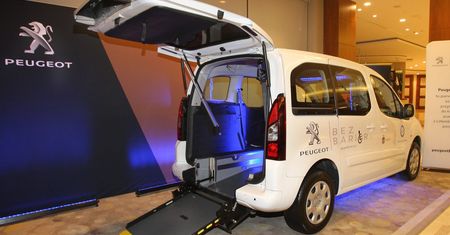 Sparaliżowany sportowiec będzie mógł sam jeździć autem. Specjalny peugeot wreszcie ukończony