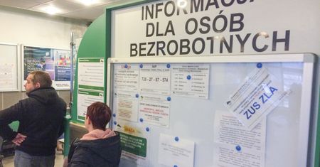 Zasiłki dla bezrobotnych w 2018 r. Kto dostanie na rok, kto tylko na pół