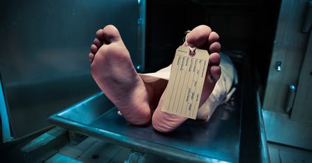Myśleli, że zginęła w wypadku. Oddychała w kostnicy