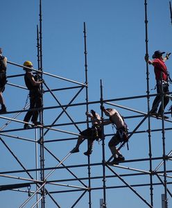 Lepiej, żeby posłowie rozmawiali o skróceniu tygodnia pracy niż "kaczorze dyktatorze"