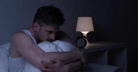 "Szykuje mi się trzeci sylwester z rzędu w samotności". Taki scenariusz przygnębia wiele osób