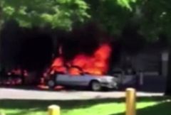 Samochód z kierowcą w środku stanął w ogniu na stacji benzynowej