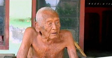 W Indonezji odnaleziono najstarszego człowieka na świecie. Jego jedynym pragnieniem jest szybka śmierć