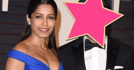 Freida Pinto w kobaltowej kreacji na imprezie po Oscarach. Po raz pierwszy pokazała się z nowym, przystojnym parterem