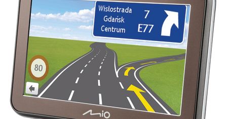 7 powodów, dla których wciąż warto kupować klasyczne nawigacje
