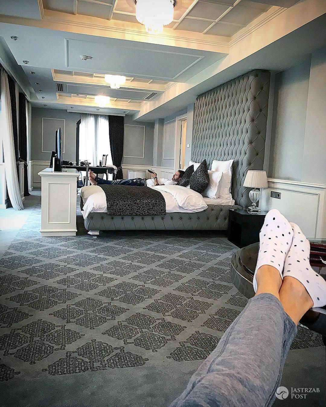 Małgorzata Rozenek realizuje tajemniczy projekt umorusana w błocie