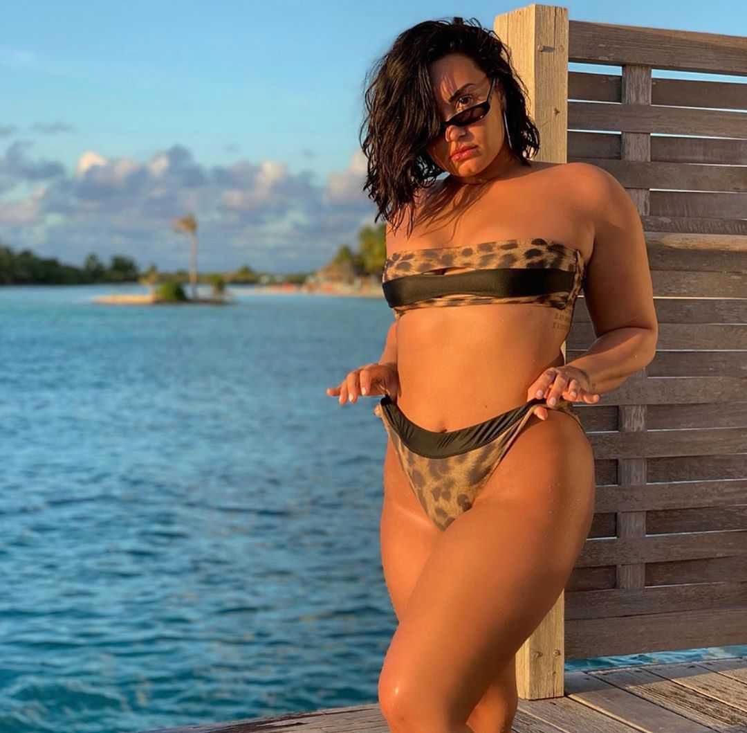 Demi Lovato w bikini w panterkę