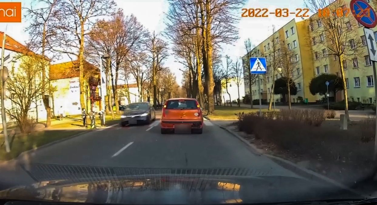 Nie ustąpił pierwszeństwa dzieciom na pasach – VIDEO