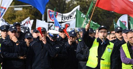 Protest mundurowych w Warszawie. Do związkowców wyszli tylko urzędnicy
