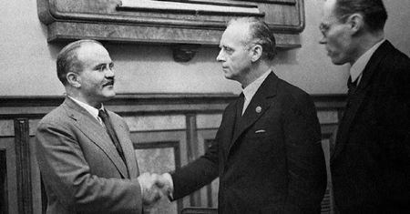 Rosyjskie MSZ: Pakt Ribbentrop-Mołotow uratował życie setek tysięcy ludzi
