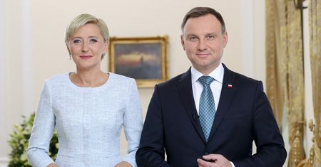 Prezydencka para składa życzenia babciom i dziadkom