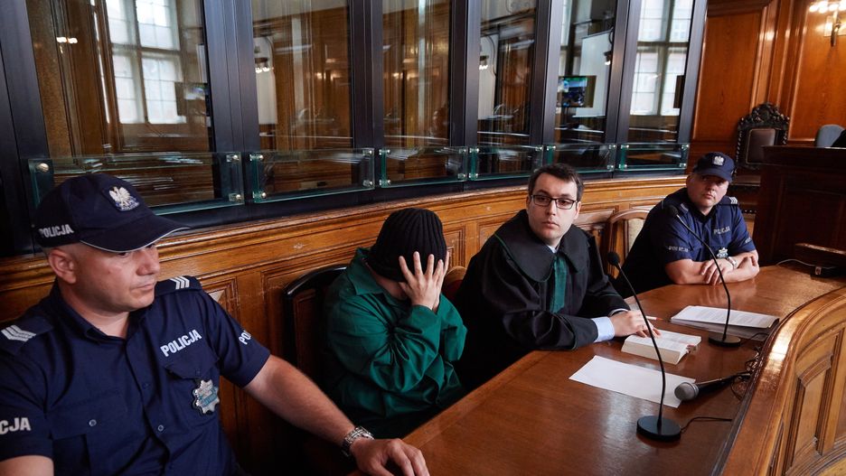 Leszek P. i jego pełnomocnik Marcin Klamann na sali sądowej.