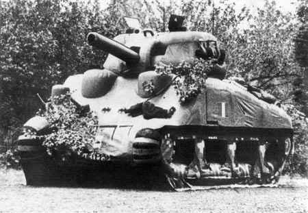 Atrapa czołgu Sherman. 