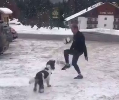 Tusk pochwalił się umiejętnościami piłkarskimi. Wystarczyło kilka minut, by nagranie podbiło sieć