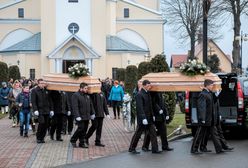 Emocjonalny pogrzeb nastolatek z Tryńczy.  Ludzie mdleli w czasie ceremonii