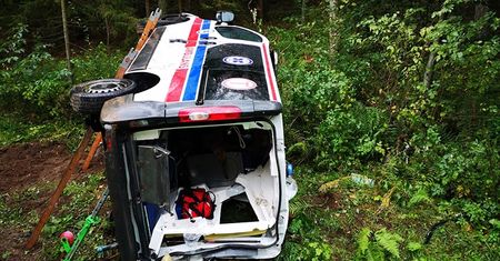 Tragiczny wypadek w Przydargini. Karetka uderzyła w ciężarówkę. Zginęła pacjentka