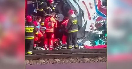 Puszczykowo. Tragedia na przejeździe kolejowym. "To było jak wybuch, podeszłam"