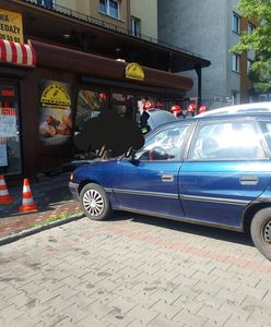 Rydułtowy. Kierowca pomylił biegi. Wjechał w piekarnię