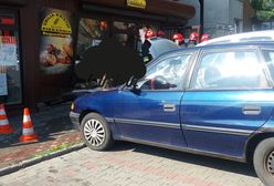 Rydułtowy. Kierowca pomylił biegi. Wjechał w piekarnię