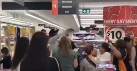 Panika z powodu koronawirusa w Australii. Atak nożem w kolejce po papier toaletowy