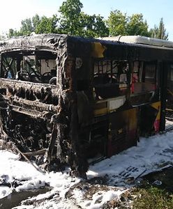 Bielany. Autobus stanął w ogniu. Nikt nie został ranny [ZDJĘCIA]