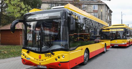 Zakaz handlu przegoni autobusy z ulic Warszawy. Będziemy godzinami czekać na przystankach?