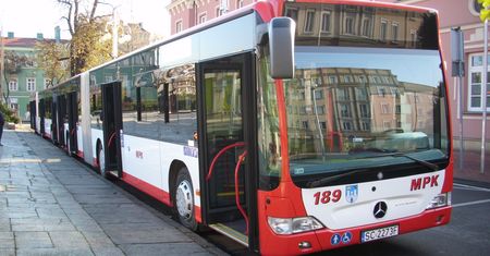 Wypadek autobusu w Częstochowie. Ranni narażeni na HIV
