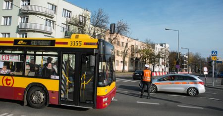 Karczemna awantura pomiędzy 90-latkiem a pasażerami. Poszło o rower