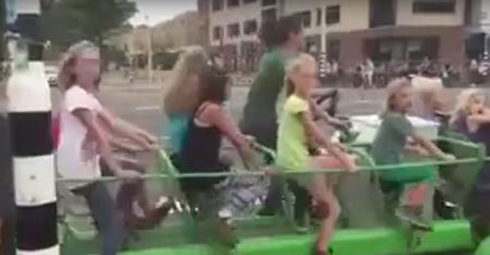 Uczą się ekologii od najmłodszych lat. Tak do szkoły dojeżdżają uczniowie w Holandii