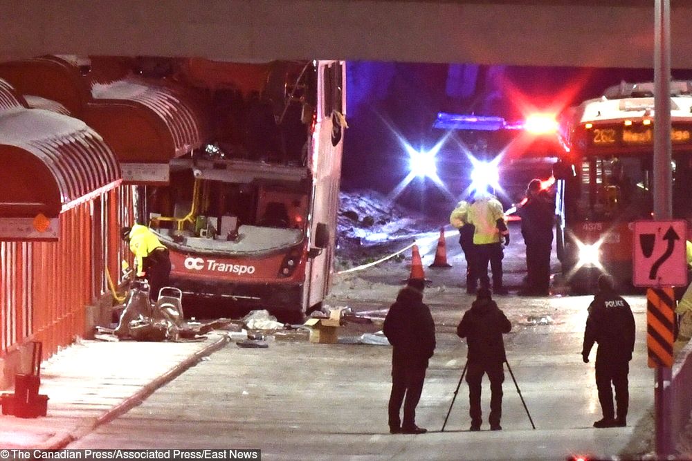 Ofiary w Ottawie. Piętrowy autobus wbił się w przystanek