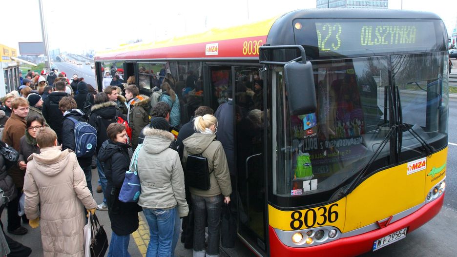 Obowiązkiem pasażera jest posiadanie biletu. Większość pojazdów jest wyposażona w biletomaty