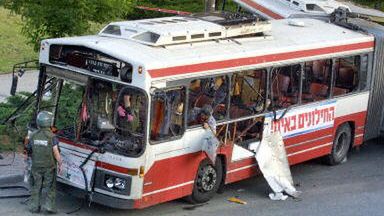 Autobus chwilę po wybuchu