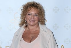 Opalona Potocka świeci dekoltem na ściance. Nie wygląda na 70 lat