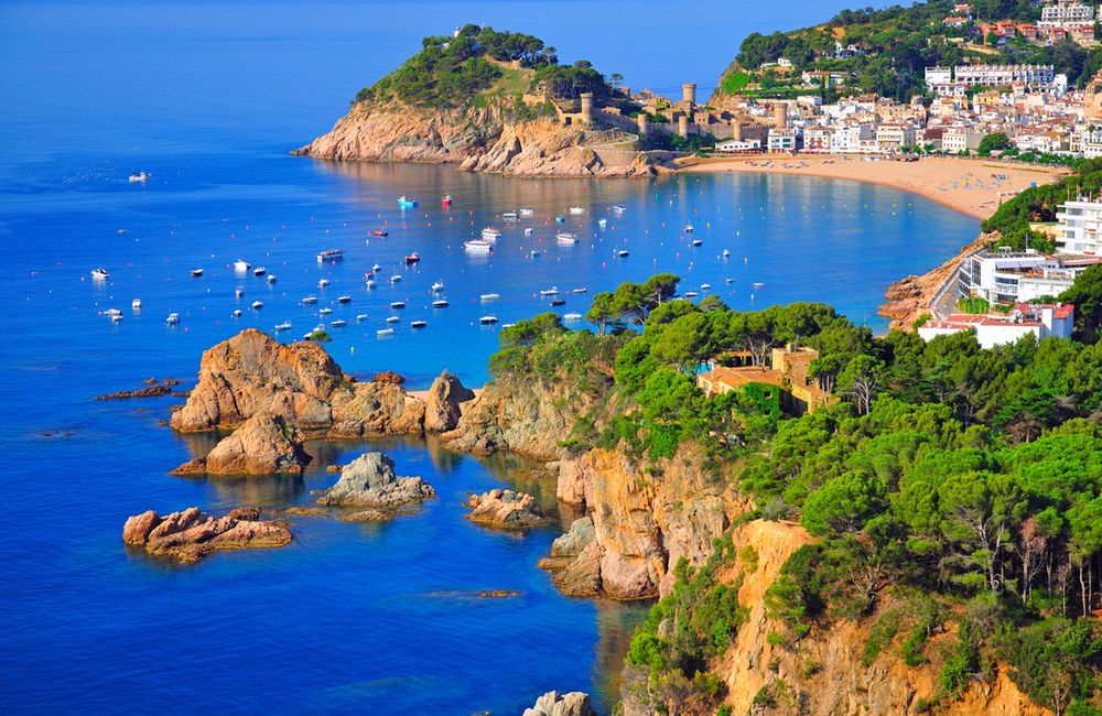 Tossa de Mar - urokliwy kurort na Costa Brava