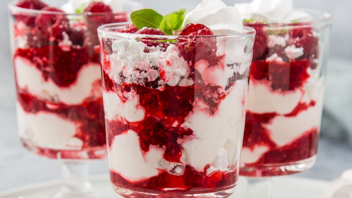 Eton mess- Pyszności; źródło Adobe Stock