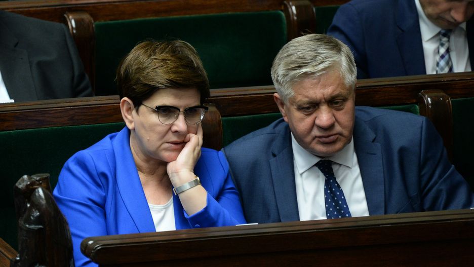 Premier Beata Szydło i Krzysztof Jurgiel przekonali firmy do produkowania konserw z mięsa pochodzącego ze stref ASF