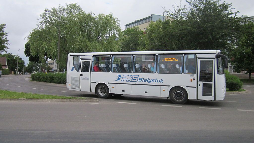 Uruchomienie systemu połączeń autobusowych będzie bez porównania trudniejsze niż jednorazowa wypłata pieniędzy emerytom.