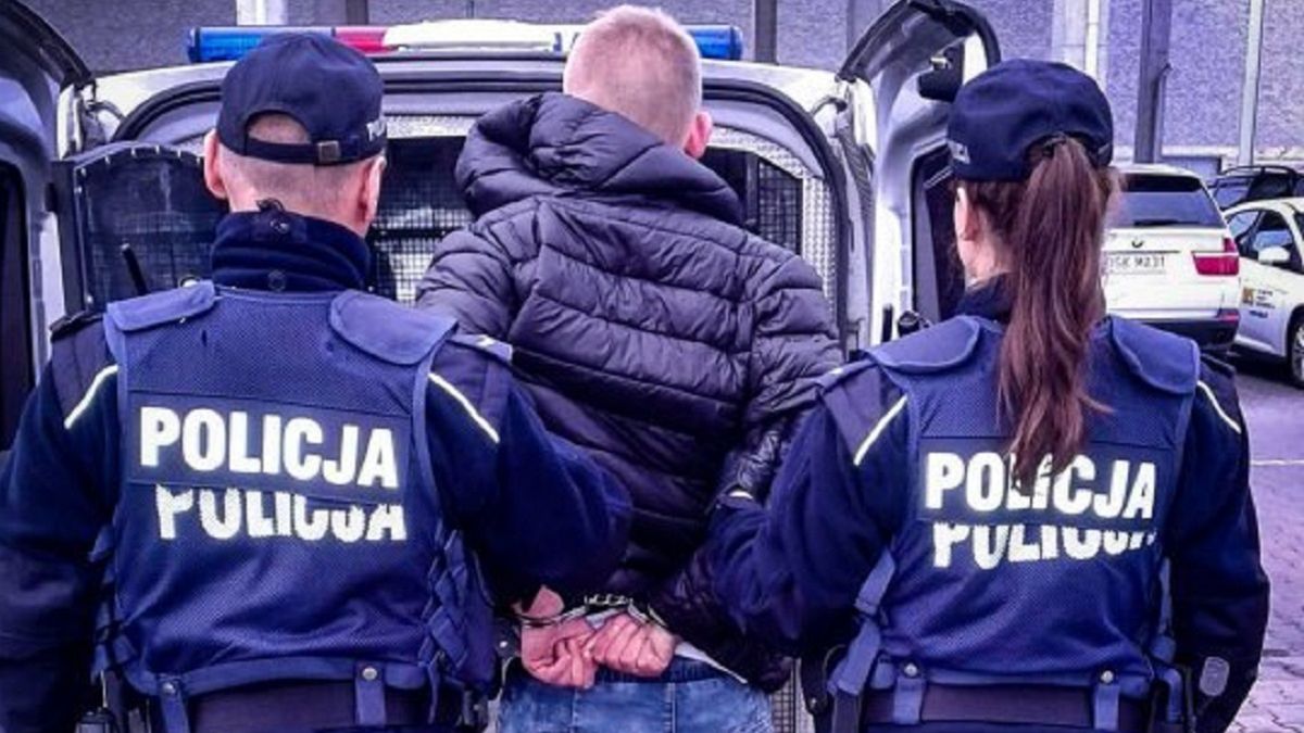 Nastoletni złodziej miał pecha przebiec obok pary policjantów w Białymstoku.