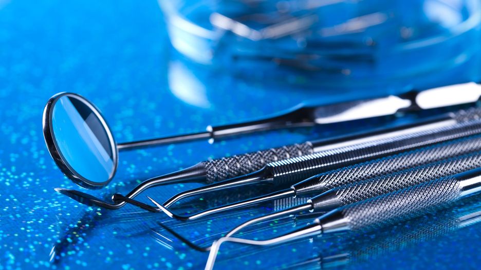 Śląskie: Prowadziła nieuczciwe leczenie stomatologiczne. Usłyszała prawie 500 zarzutów