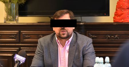 Agent Tomek usłyszał zarzuty. Miał przywłaszczyć z innymi osobami 10 mln zł