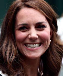 Kate Middleton w nowej fryzurze i modnych grochach na Wimbledonie